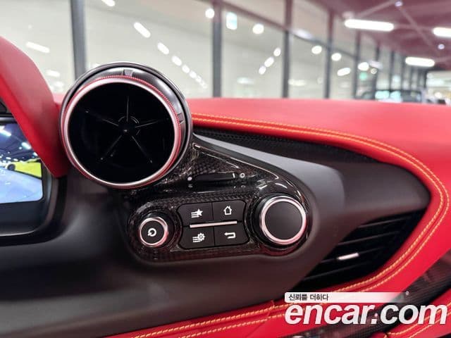 Ferrari F8 스파이더 3.9 V8, 2022 10