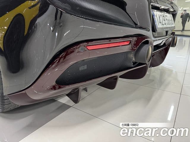 Ferrari F8 스파이더 3.9 V8, 2022 18