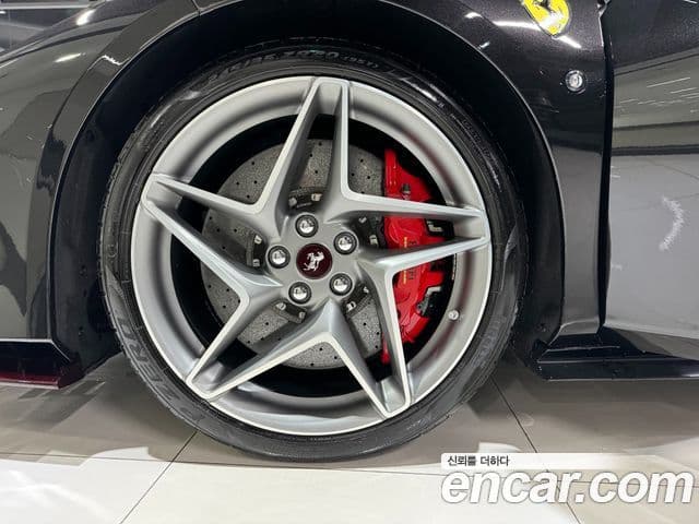 Ferrari F8 스파이더 3.9 V8, 2022 20
