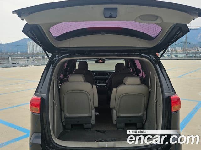 Kia All New Carnival Luxury, 2018 10