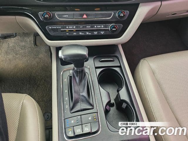 Kia All New Carnival Luxury, 2018 16