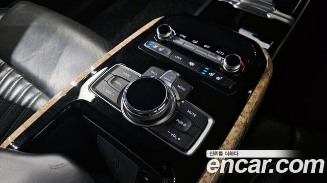 Genesis EQ900 Prestige, 2016 19