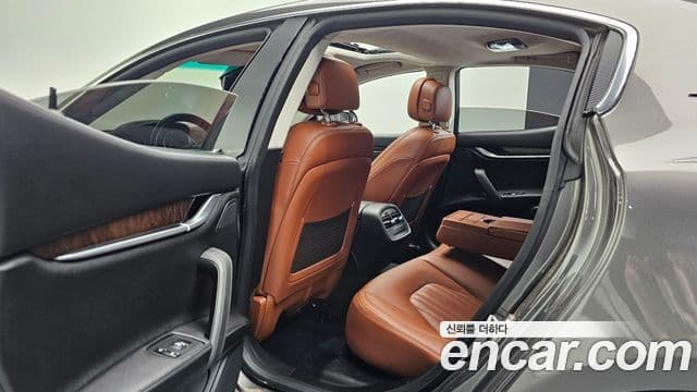 Maserati 기블리 3세대, 2015 18