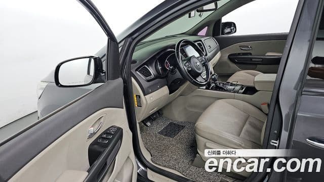 Kia All New Carnival Luxury, 2015 10