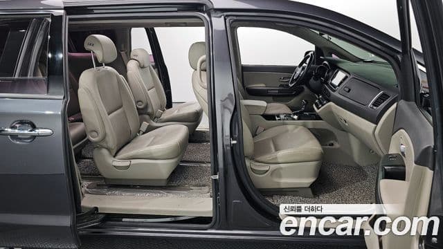 Kia All New Carnival Luxury, 2015 11
