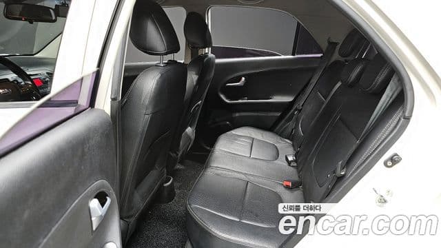 Kia All New Morning Deluxe Trendy, 2015 12