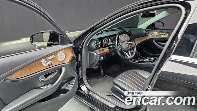 Mercedes-Benz E-класс W213 Exclusive, 2020 11