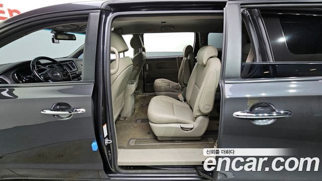 Kia All New Carnival Luxury, 2017 11