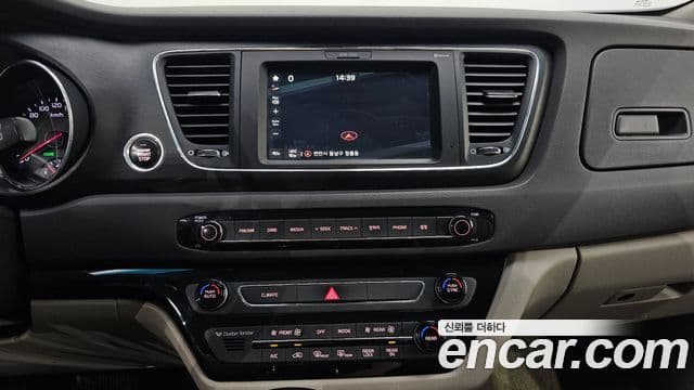 Kia All New Carnival Luxury, 2017 16