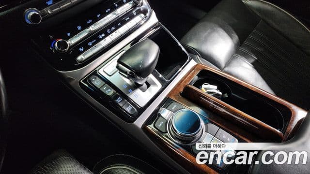 Genesis EQ900 Prestige, 2017 9