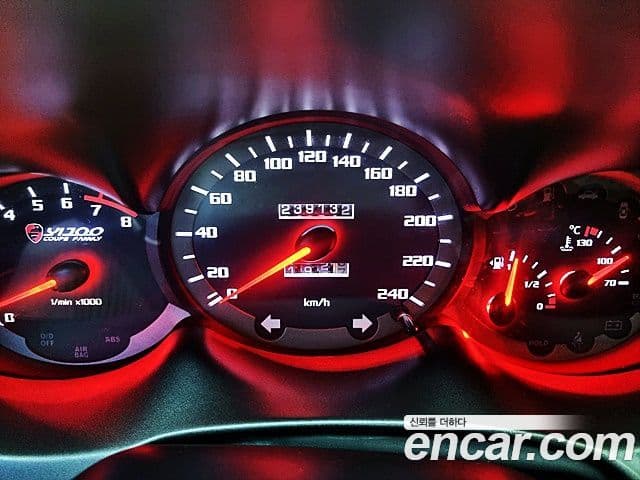 Hyundai 티뷰론 люксовая версия, 2001 13