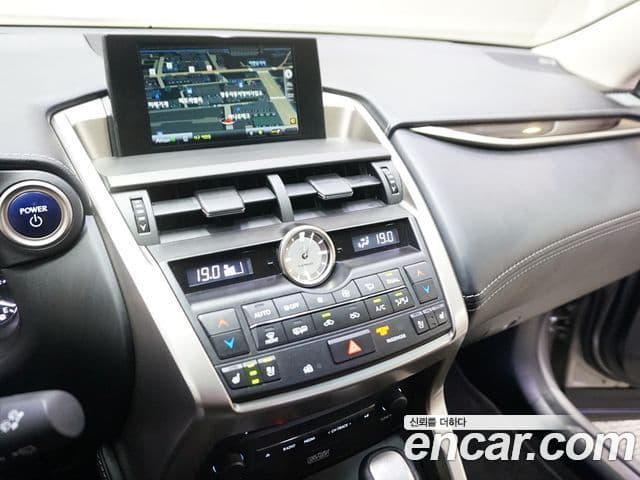 Lexus NX300h Executive, 2017 все фото