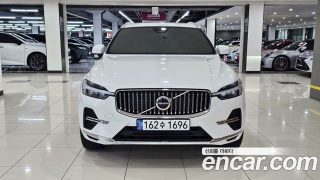 Volvo XC60 2세대 T8 Ultra Bright, 2025 3
