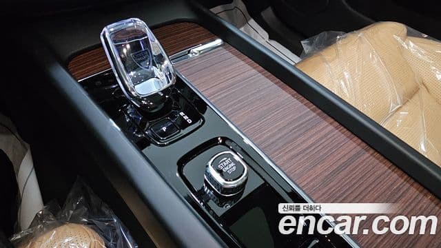 Volvo XC60 2세대 T8 Ultra Bright, 2025 9