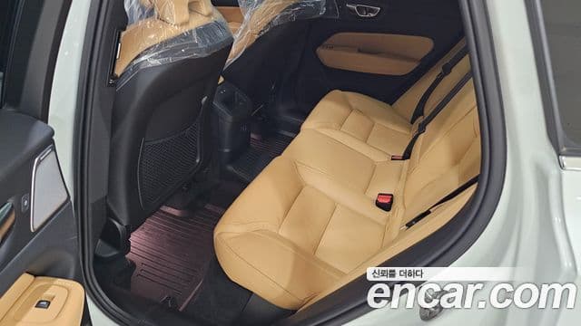 Volvo XC60 2세대 T8 Ultra Bright, 2025 10