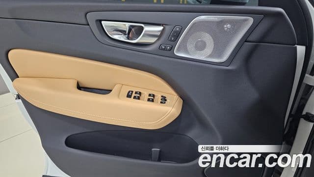 Volvo XC60 2세대 T8 Ultra Bright, 2025 11