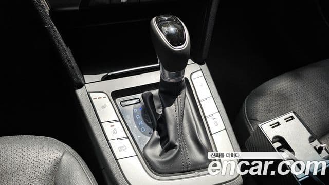 Hyundai Avante AD 1.6 e-VGT Smart, 2017 9