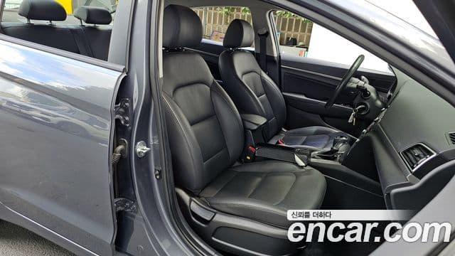 Hyundai Avante AD 1.6 e-VGT Smart, 2017 10