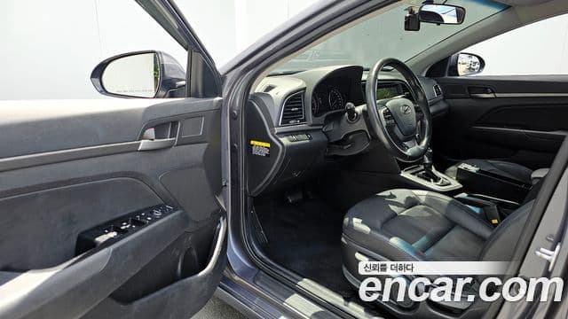 Hyundai Avante AD 1.6 e-VGT Smart, 2017 11