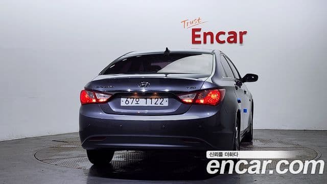 Hyundai YF Sonata Luxury, 2010 4