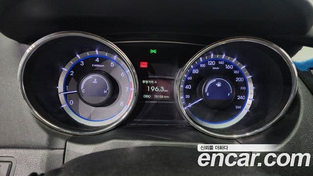 Hyundai YF Sonata Luxury, 2010 8