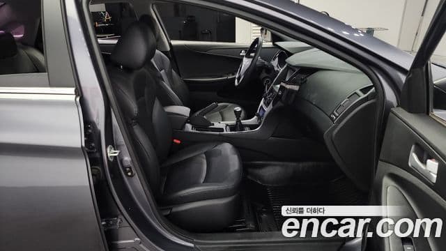 Hyundai YF Sonata Luxury, 2010 13