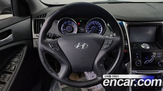 Hyundai YF Sonata Luxury, 2010 16