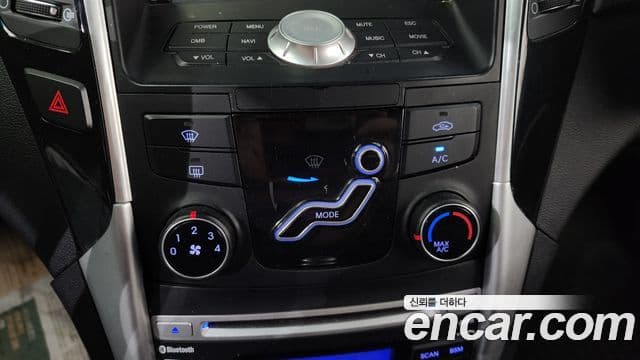 Hyundai YF Sonata Luxury, 2010 19