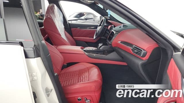 Maserati Levante 3.8 Trofeo, 2021 11