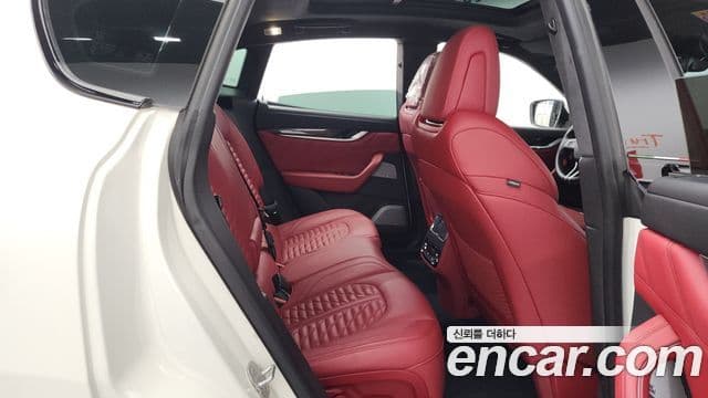 Maserati Levante 3.8 Trofeo, 2021 12