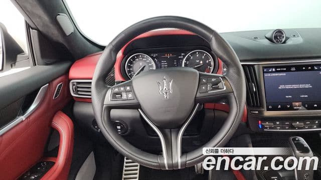 Maserati Levante 3.8 Trofeo, 2021 13