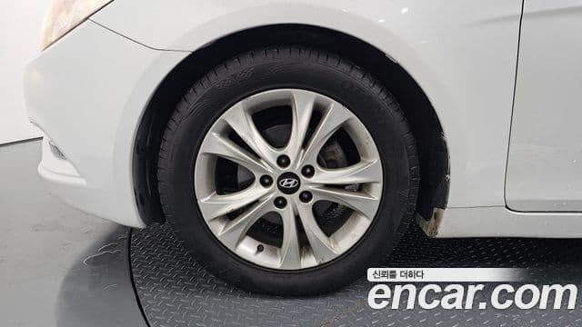 Hyundai YF Sonata LPI Premier(для людей с инвалидностью), 2010 все фото