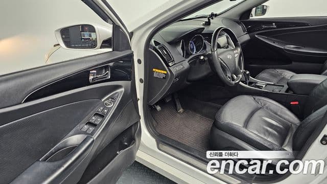 Hyundai YF Sonata LPI Premier(для людей с инвалидностью), 2010 11