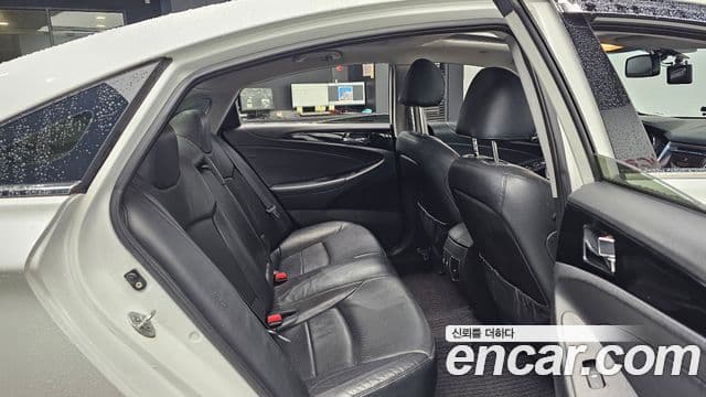 Hyundai YF Sonata LPI Premier(для людей с инвалидностью), 2010 12