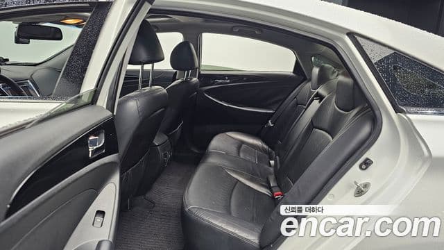 Hyundai YF Sonata LPI Premier(для людей с инвалидностью), 2010 13