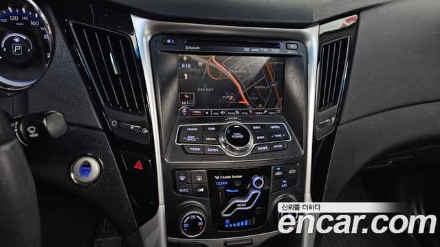 Hyundai YF Sonata LPI Premier(для людей с инвалидностью), 2010 15