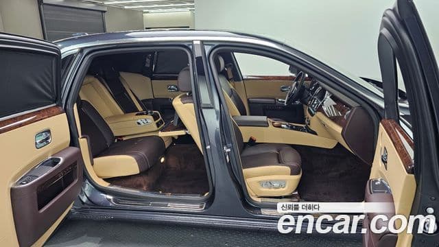 Rolls-Royce 고스트 6.6 EWB V12, 2018 15