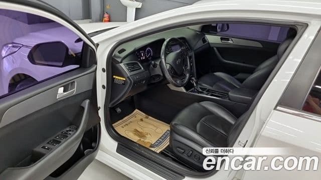 Hyundai LF Sonata Special, 2015 10