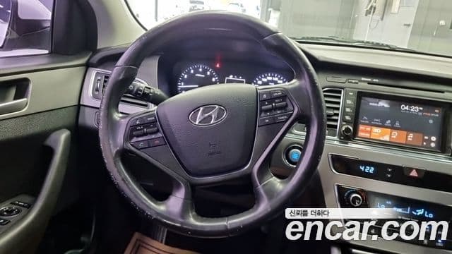 Hyundai LF Sonata Special, 2015 12