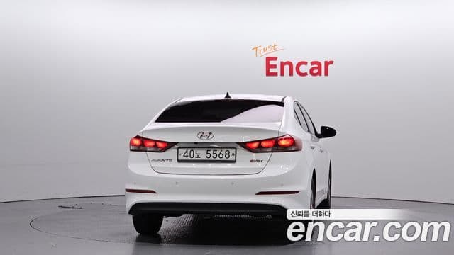 Hyundai Avante AD 1.6 e-VGT Smart, 2016 4