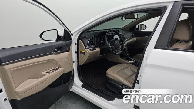 Hyundai Avante AD 1.6 e-VGT Smart, 2016 10