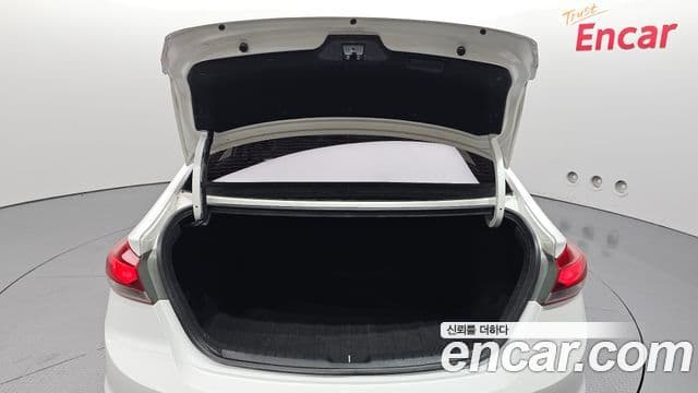 Hyundai Avante AD 1.6 e-VGT Smart, 2016 20