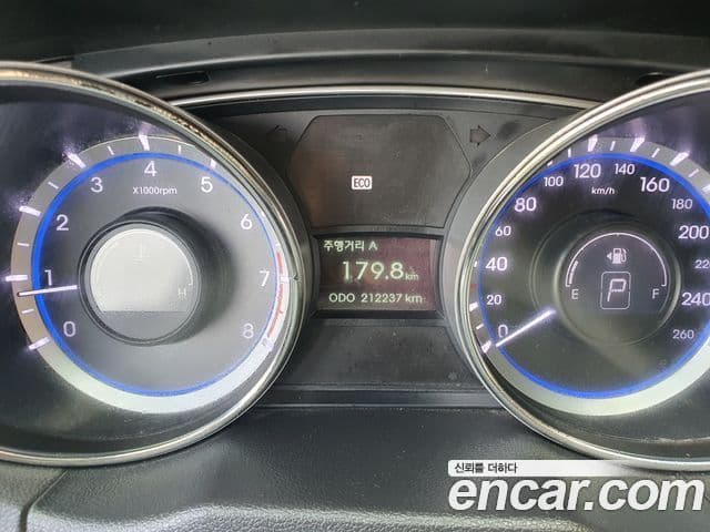 Hyundai YF Sonata Luxury, 2011 8