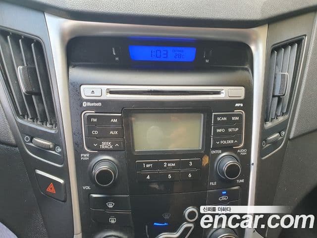 Hyundai YF Sonata Luxury, 2011 13