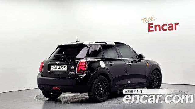 Mini Cooper 3세대, 2017 2