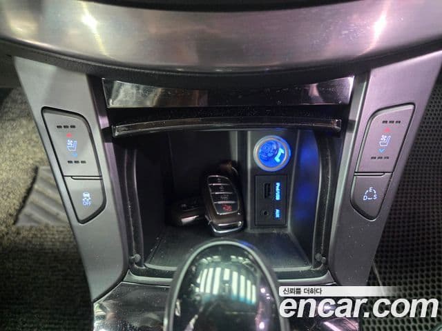 Hyundai i40 살룬 Premium, 2012 12