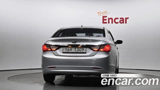 Hyundai YF Sonata Luxury, 2011 4