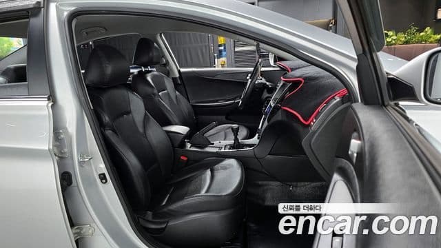 Hyundai YF Sonata Luxury, 2011 10