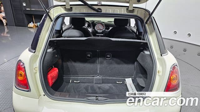 Mini Cooper SE, 2010 13