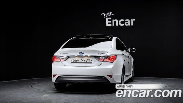 Hyundai Sonata гибрид Royal, 2012 4